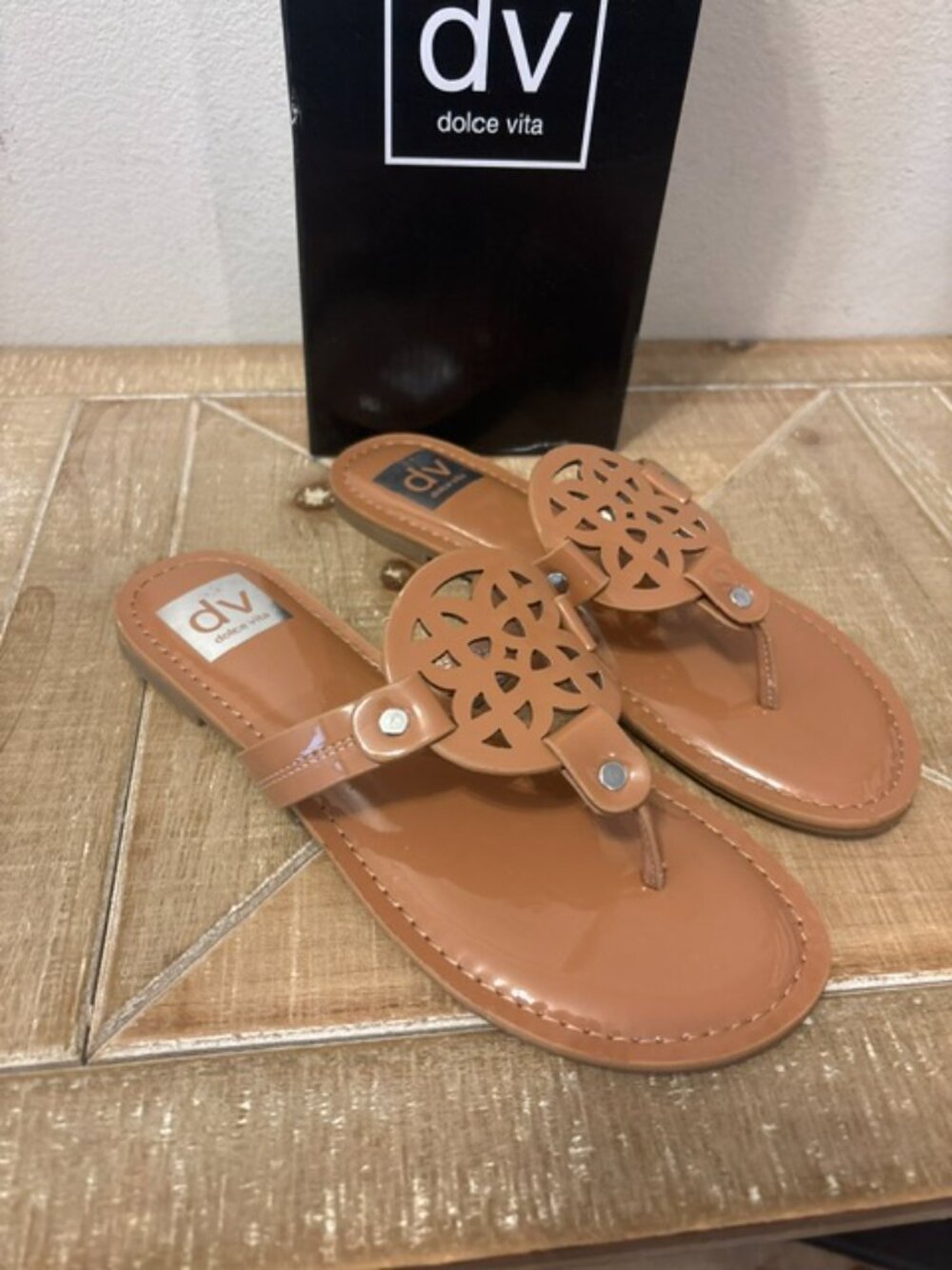 NEW Dolce Vita Gotie Café Patent Sandals Sizes: 6.5, 8, 9 - Picture 3 of 5